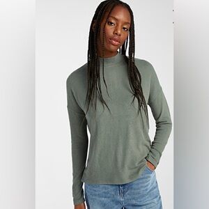 Twik long sleeve mockneck